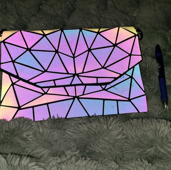 Geometric Reflective Clutch - Picture 1 of 7